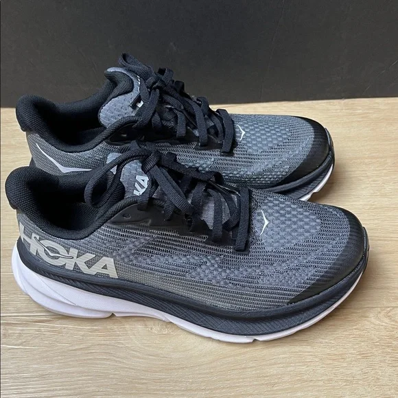 HOKA Kids' Grade School Clifton 9 Running Shoes, SIZE 3 1/2 - Picture 2 of 10